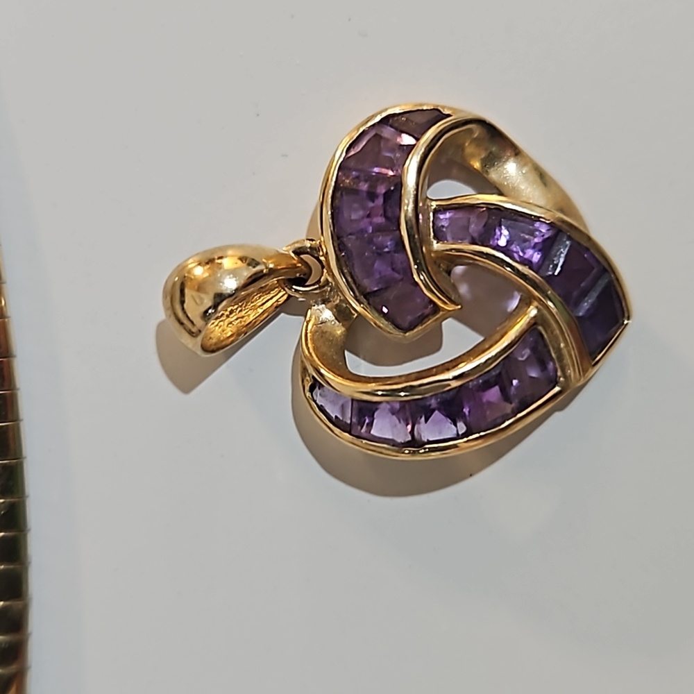 Beautiful 10 carat gold slider amethyst gems